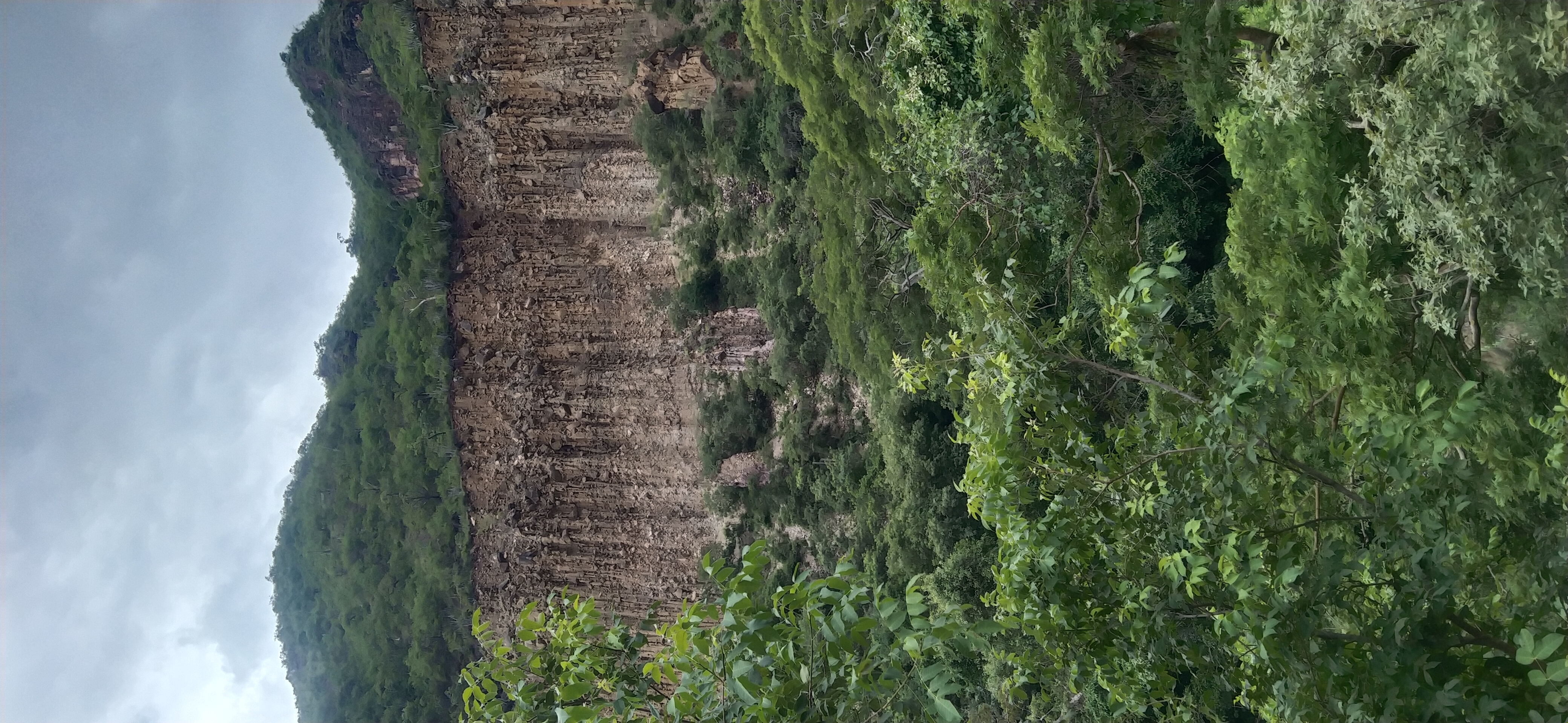 Sendero entre los Estoraques como camino ancestral, memoria del territorio y metáfora del viaje interior
